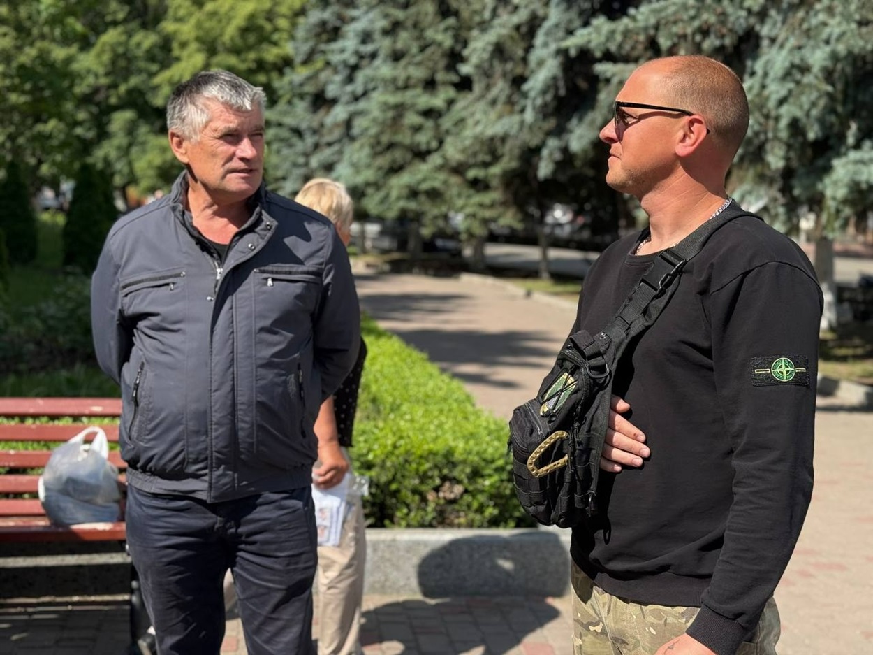 Іван Муженко ліворуч