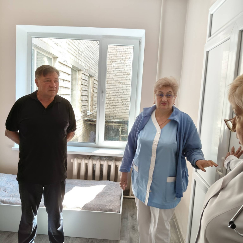 У Первомайській дитячій лікарні відкрили палату, відремонтовану коштом родин загиблих військових