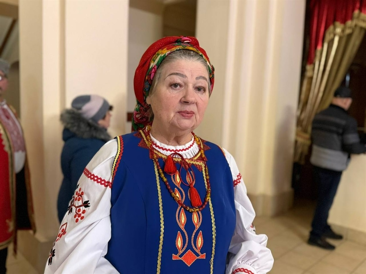 Ольга Попова ліворуч
