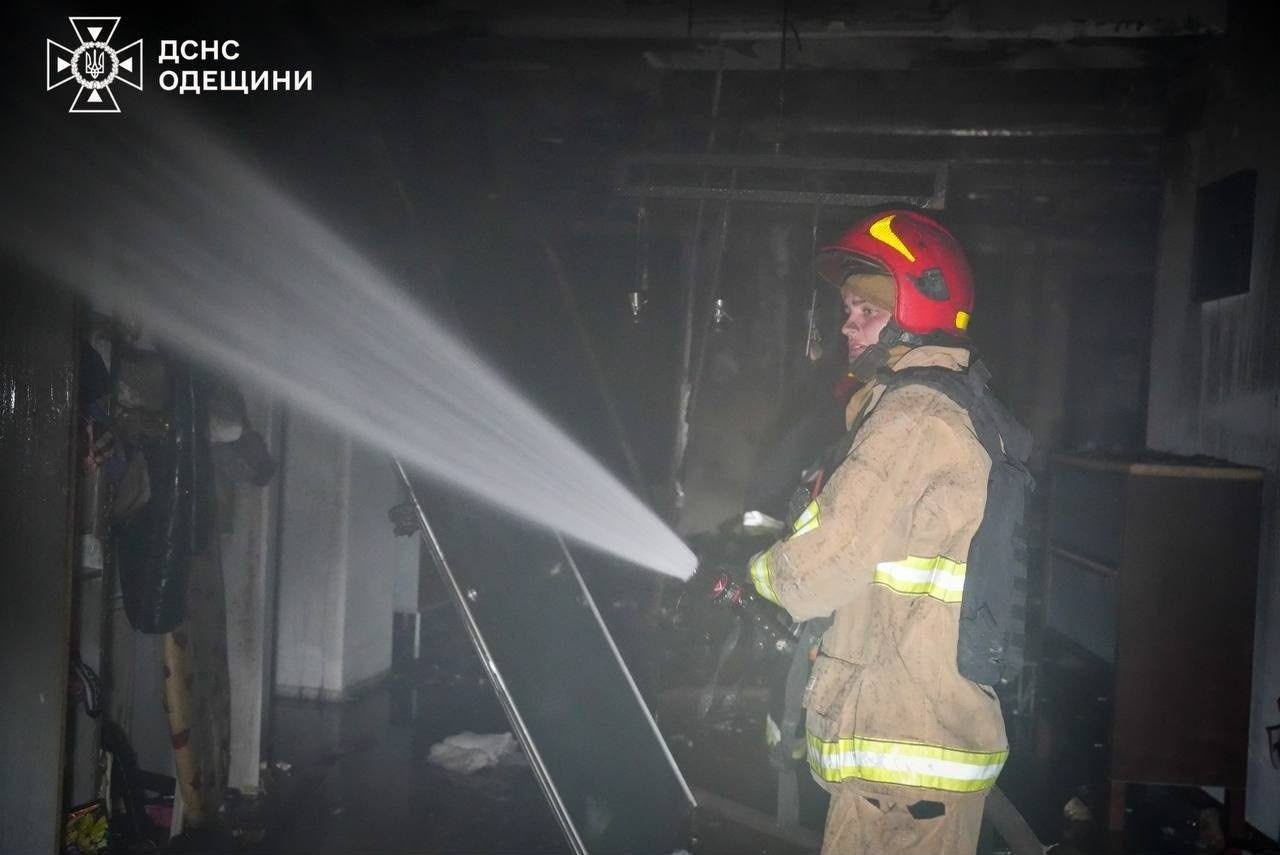 Нічна атака на Одесу: пошкоджено два житлові будинки, постраждали троє людей