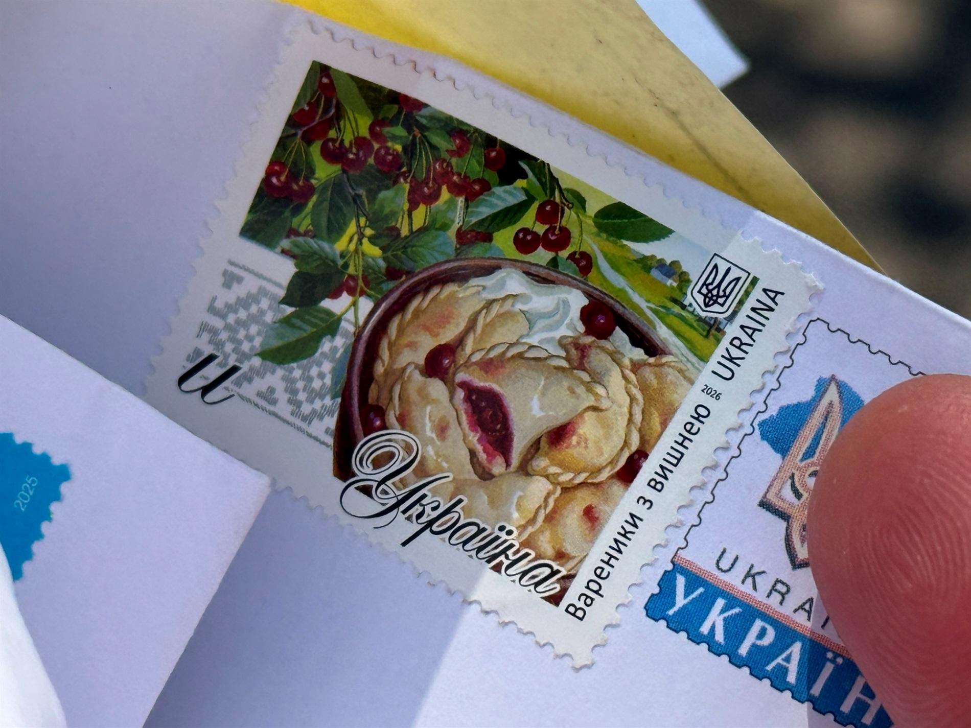 «Найбільше подобається спілкуватися з людьми»: один день із поштаркою з Первомайська