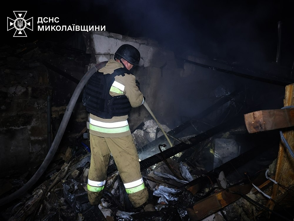 У Миколаєві через атаку «шахедів» поранені люди, пошкоджені будинки та автомобілі