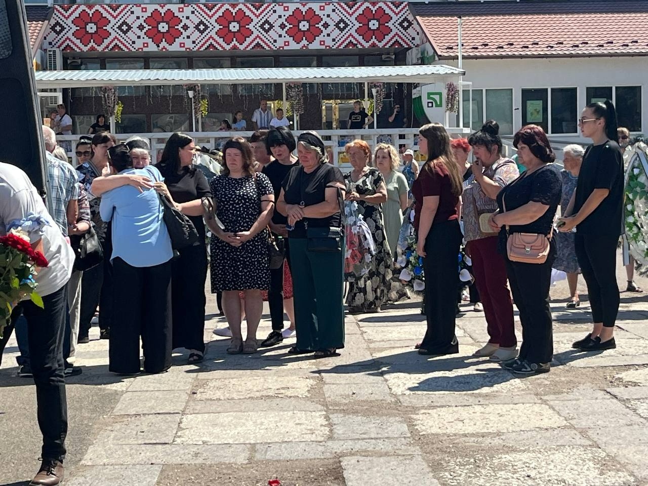 У Первомайській громаді прощаються із захисником України Дмитром Постніковим