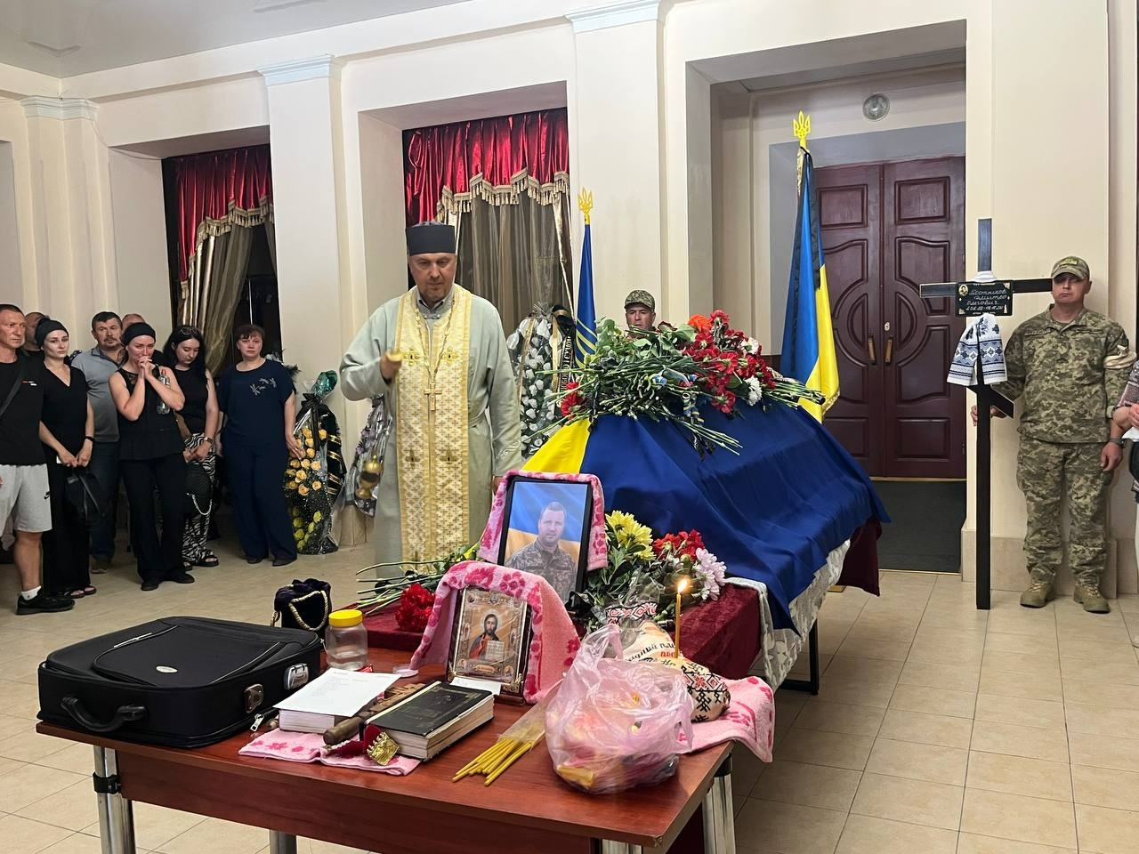 У Первомайській громаді прощаються із захисником України Дмитром Постніковим