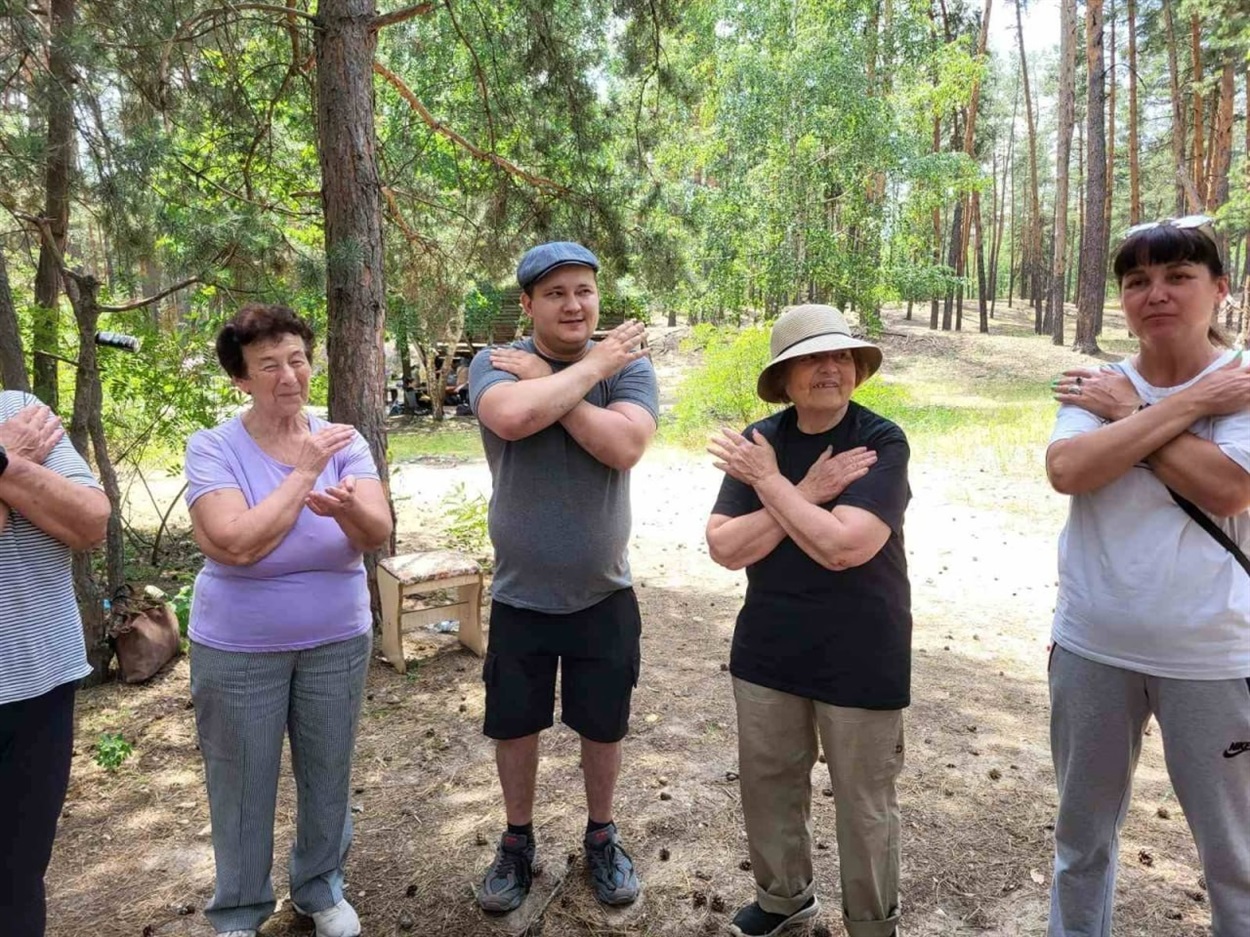 «Я ніби знову побувала вдома»: як слухачі Університету третього віку відвідали Катеринівський ліс