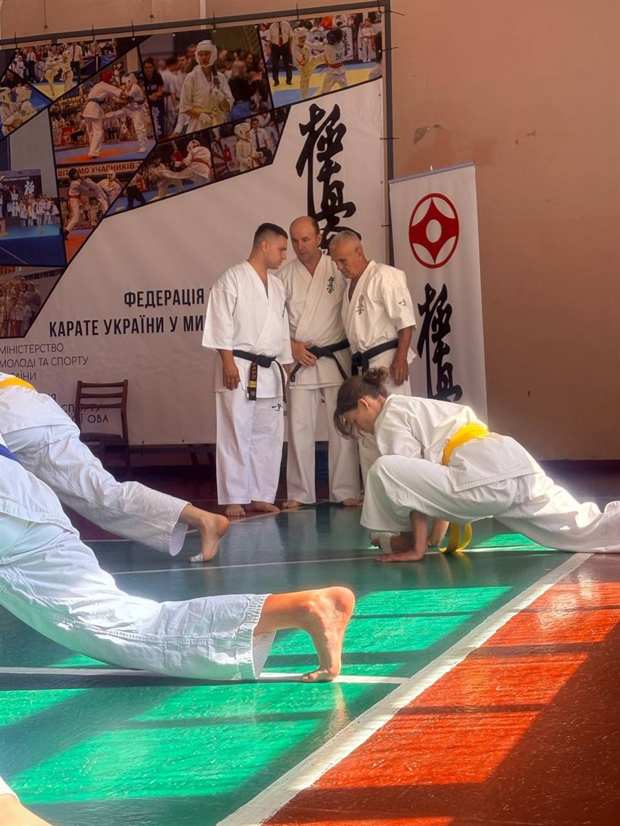 Нові пояси, нові техніки й оцінка від легенди карате: у Первомайську провели масштабний семінар