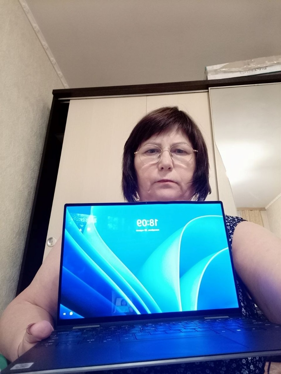Історії, які мають продовження: родини переселенців отримали ноутбуки від польських благодійників