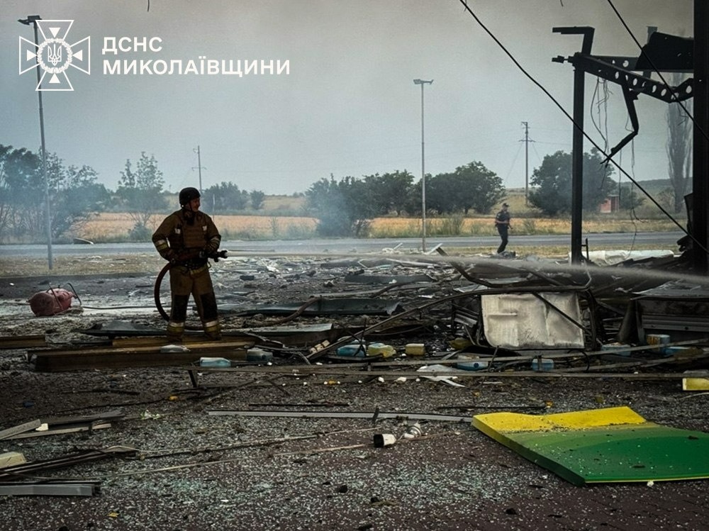 Один загиблий, троє поранених та зруйновані АЗС: наслідки російських атак на Миколаївщину