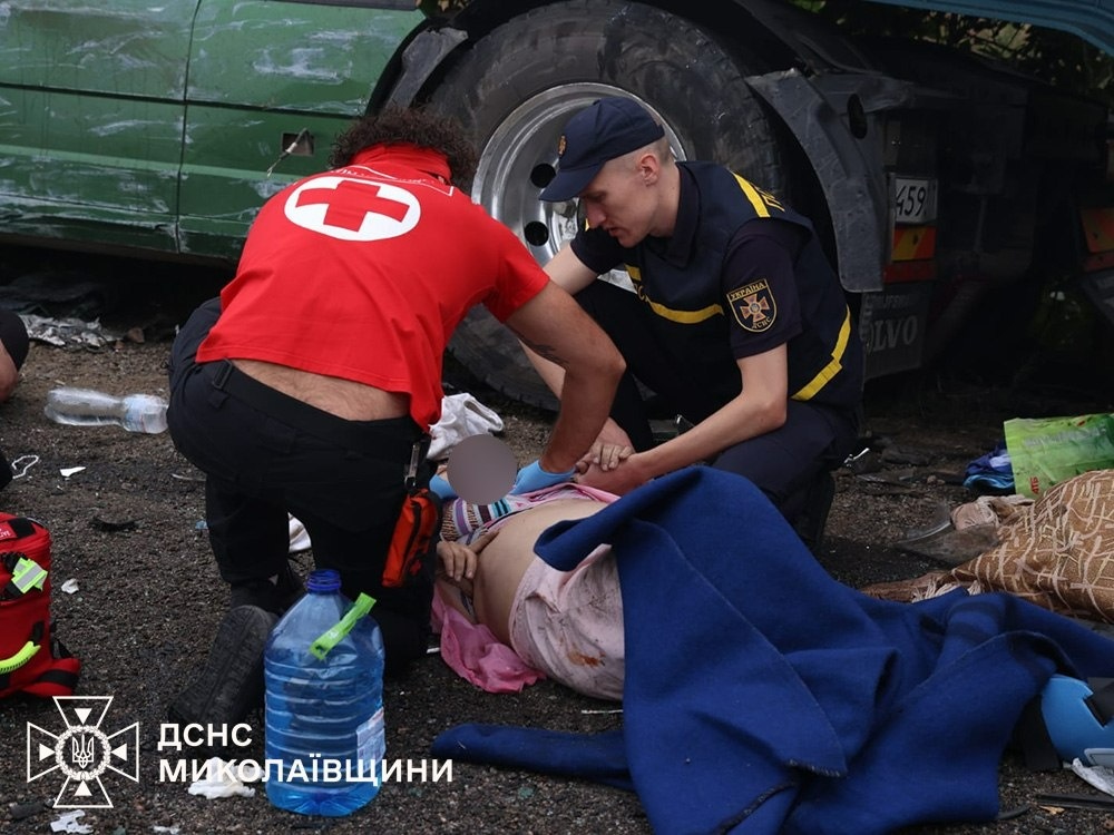 9 загиблих, 8 постраждалих. Поліцейські встановлюють обставини страшної автотрощі на Миколаївщині