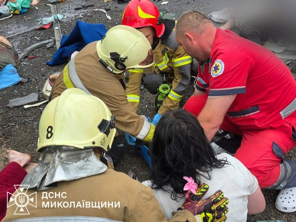 9 загиблих, 8 постраждалих. Поліцейські встановлюють обставини страшної автотрощі на Миколаївщині