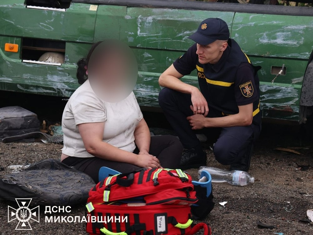 9 загиблих, 8 постраждалих. Поліцейські встановлюють обставини страшної автотрощі на Миколаївщині