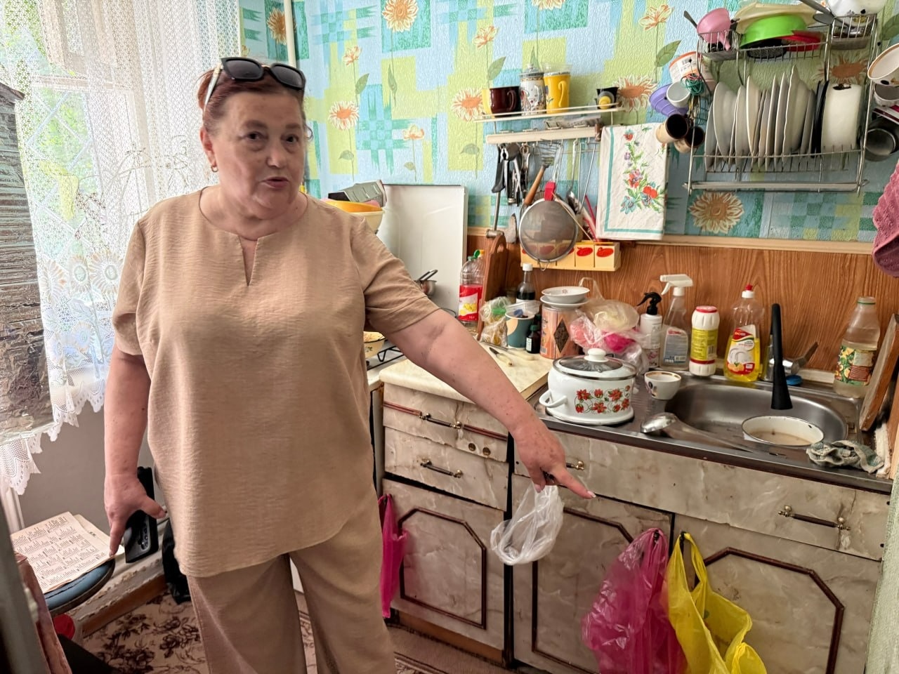 Каналізаційні стоки у підвалі: мешканці будинку в Первомайську знову звернулися до влади