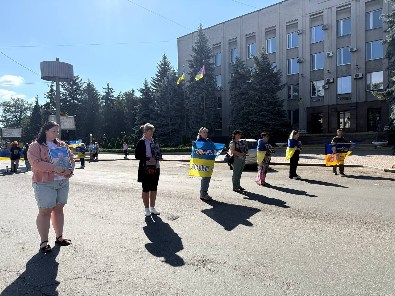 Наші ще не вдома: у Первомайську пройшла традиційна акція на підтримку полонених та безвісти зниклих