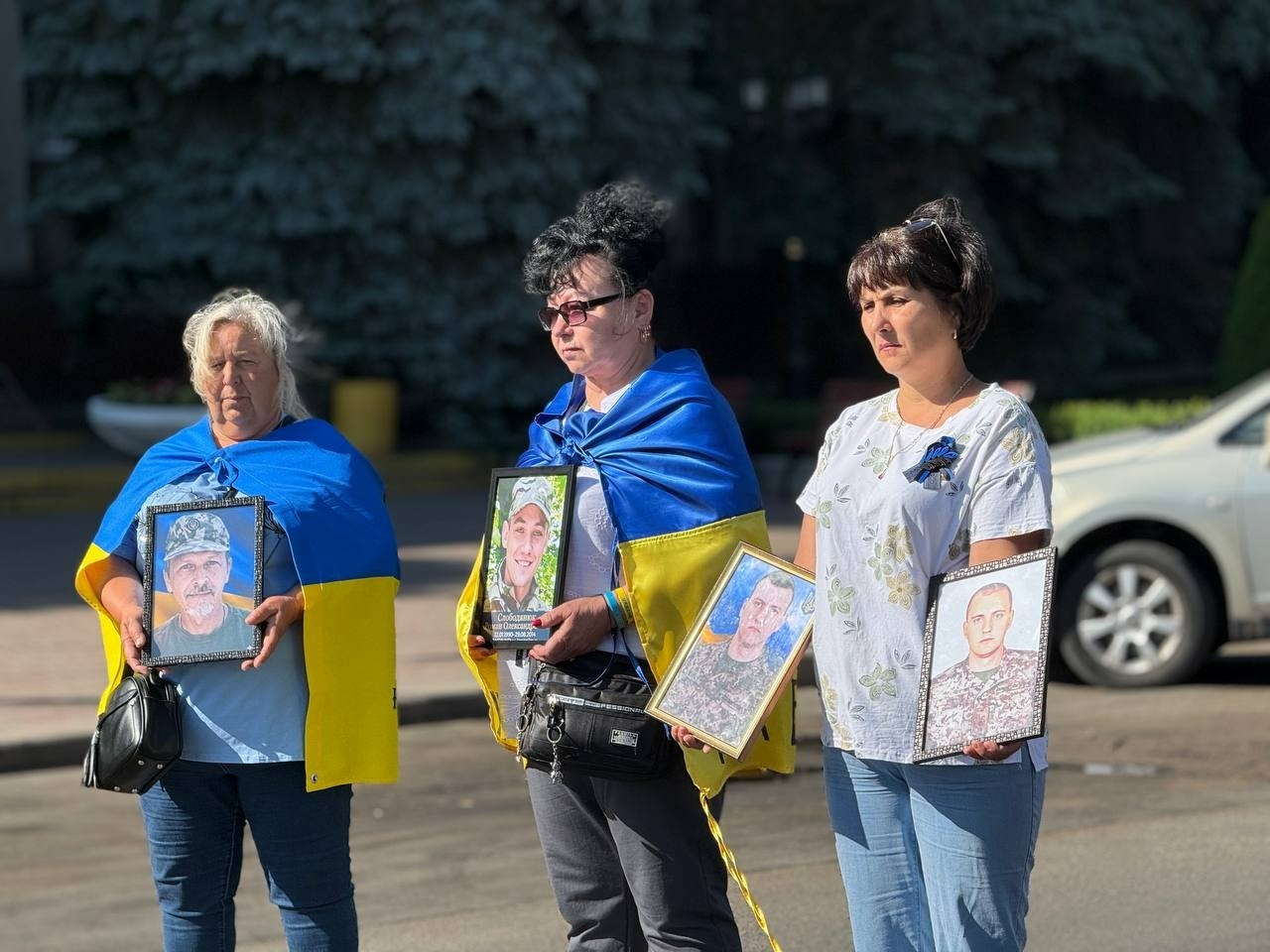 Наші ще не вдома: у Первомайську пройшла традиційна акція на підтримку полонених та безвісти зниклих