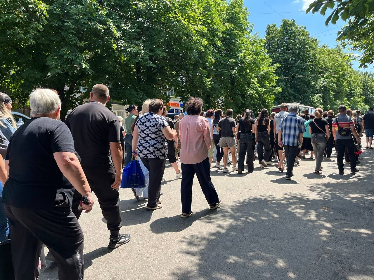На центральній площі Первомайська попрощалися із захисником України Віктором Сімоненком