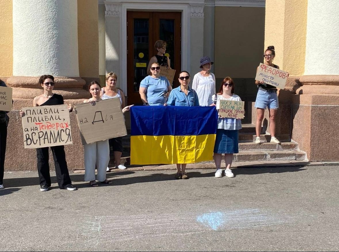 Українці протестують через кадрові рішення щодо Міністерства оборони: фото