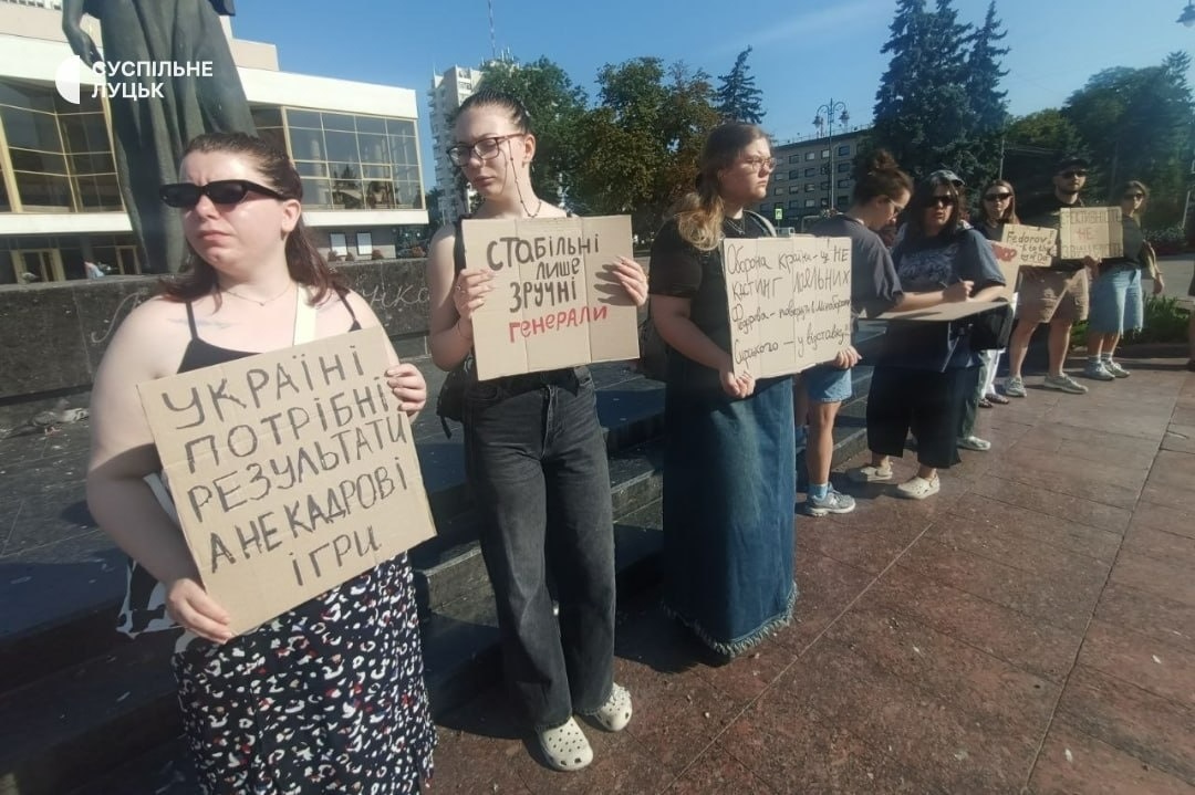 Українці протестують через кадрові рішення щодо Міністерства оборони: фото