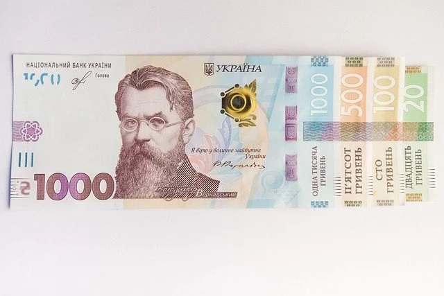 Піратського шрифту не буде: Нацбанк оновить шрифт на банкноті 2000 гривень