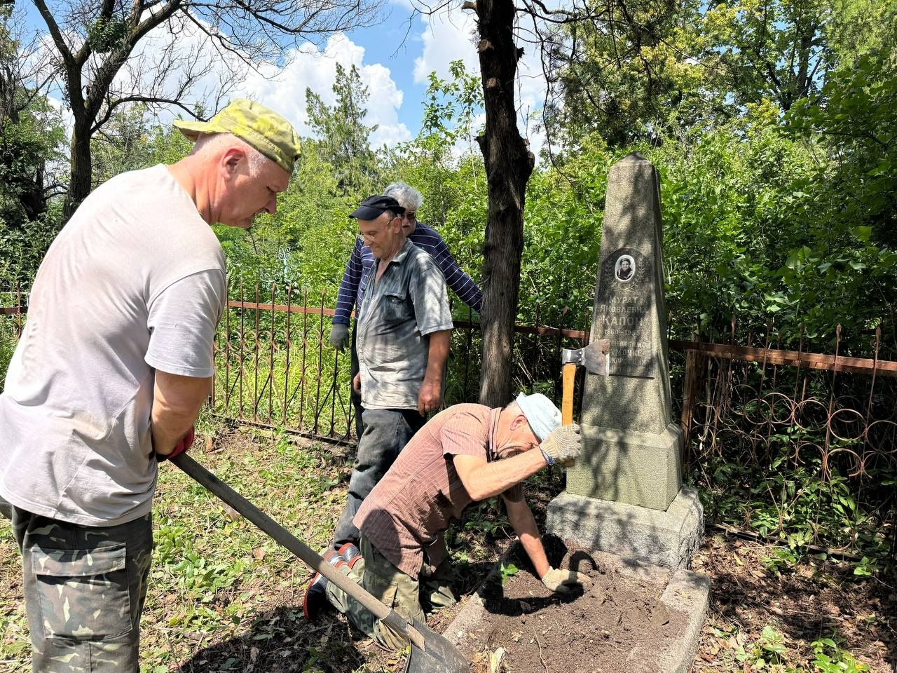 У Первомайську розшукали й упорядкували занедбану могилу матері лікарки Бебюш Капон