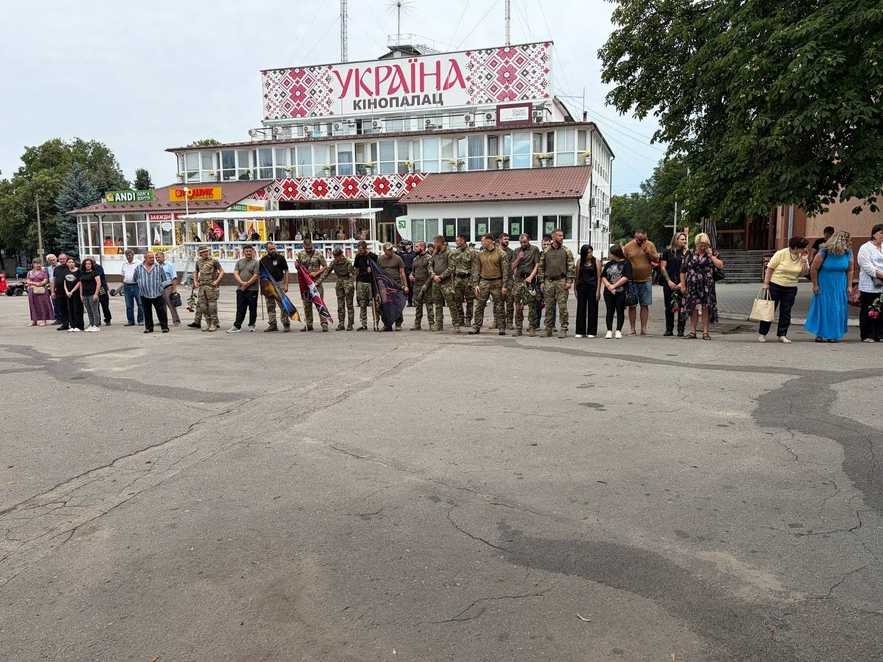 Первомайська громада провела в останню путь захисника України Миколу Микитіна