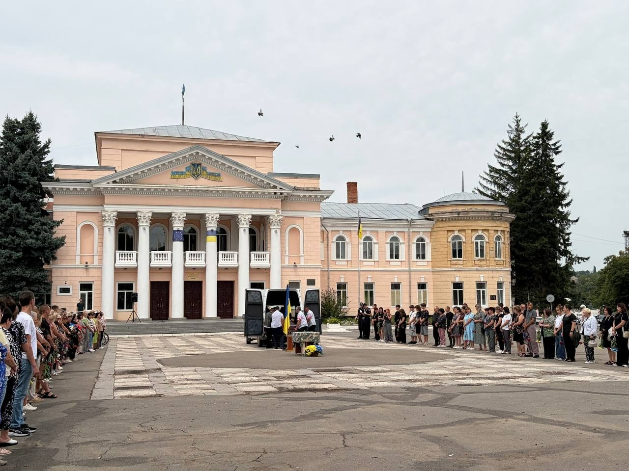 Первомайська громада провела в останню путь захисника України Миколу Микитіна