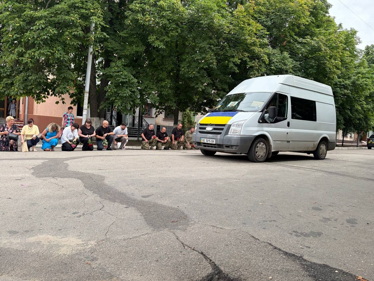 Первомайська громада провела в останню путь захисника України Миколу Микитіна