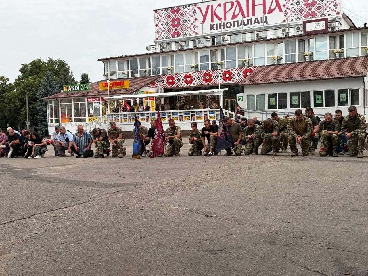 Первомайська громада провела в останню путь захисника України Миколу Микитіна