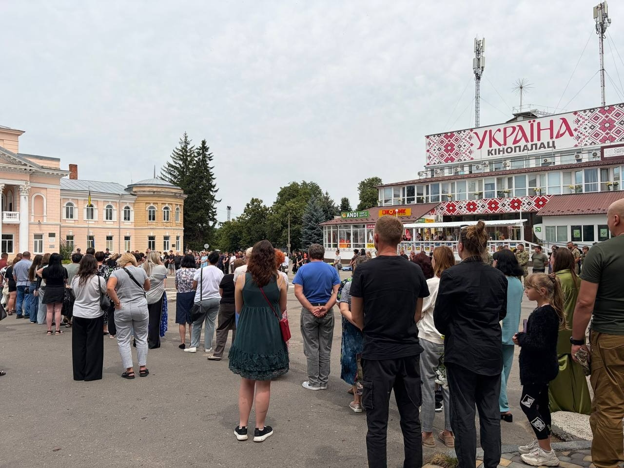 Первомайська громада провела в останню путь захисника України Миколу Микитіна