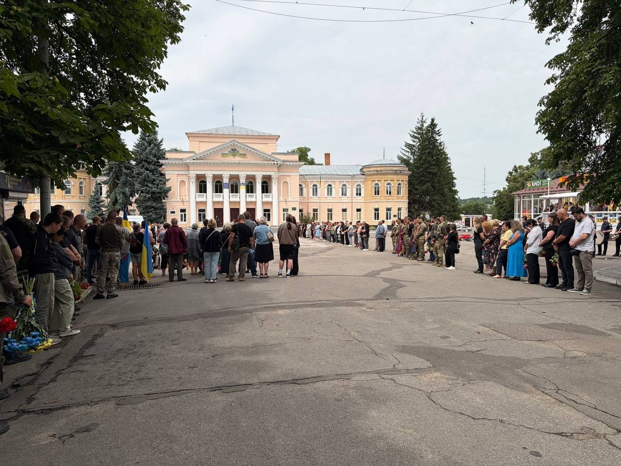 Первомайська громада провела в останню путь захисника України Миколу Микитіна