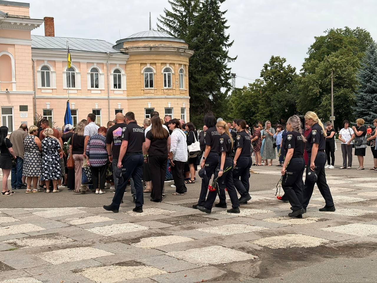 Первомайська громада провела в останню путь захисника України Миколу Микитіна
