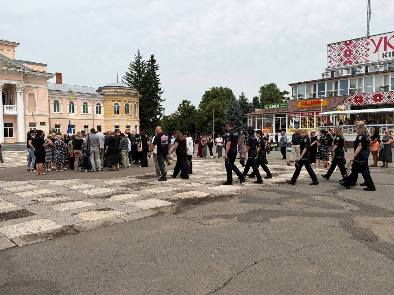 Первомайська громада провела в останню путь захисника України Миколу Микитіна