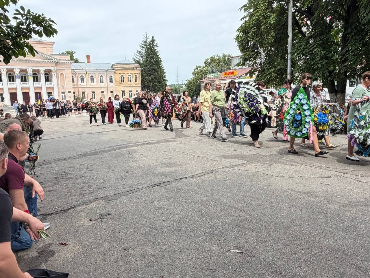 Первомайська громада провела в останню путь захисника України Миколу Микитіна