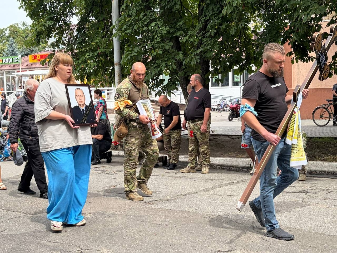 Первомайська громада провела в останню путь захисника України Миколу Микитіна