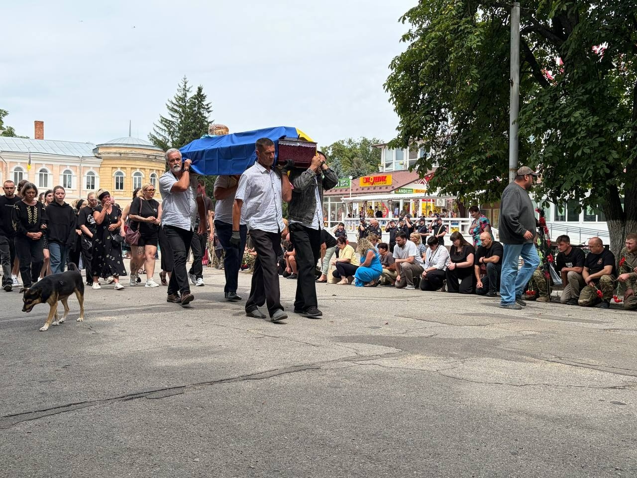 Первомайська громада провела в останню путь захисника України Миколу Микитіна