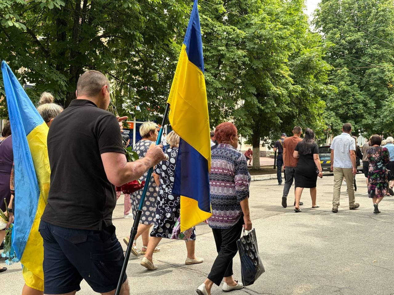 Первомайська громада провела в останню путь захисника України Миколу Микитіна