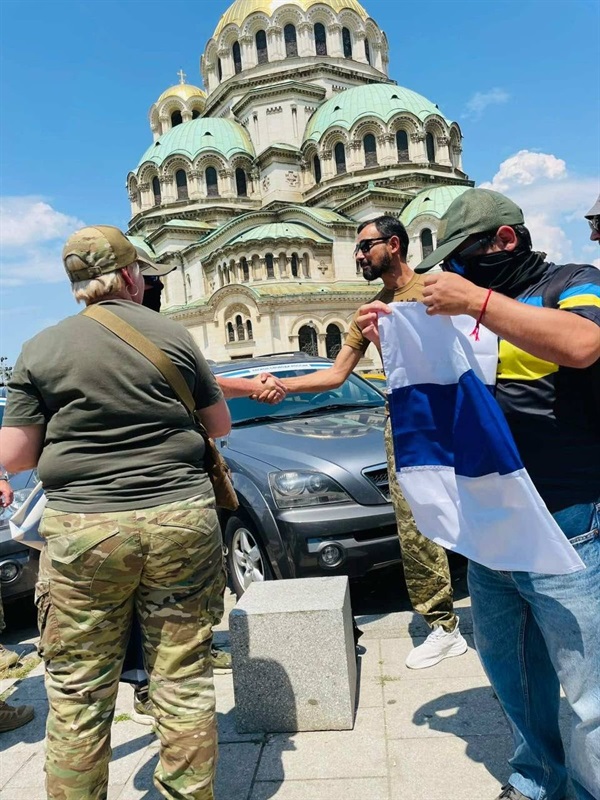 17 автівок одразу вирушили на позиції: історія поїздки ветеранів із Софії на Харківщину