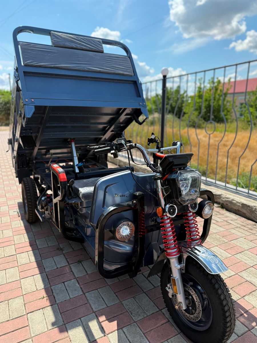 Трицикл з гідравлічним кузовом