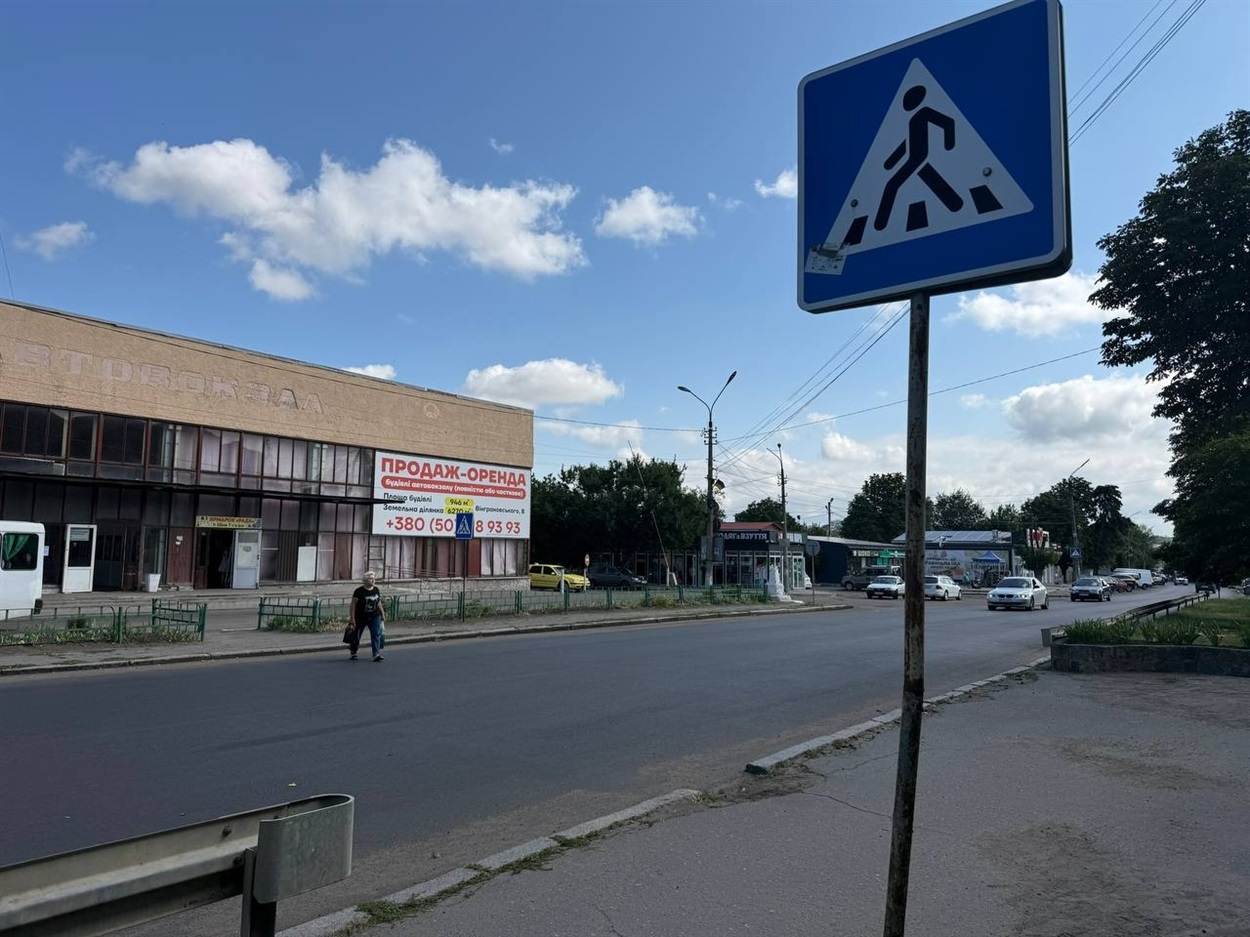 Хто відповідає за розмітку на Богополі: Служба відновлення переадресувала запит міськраді