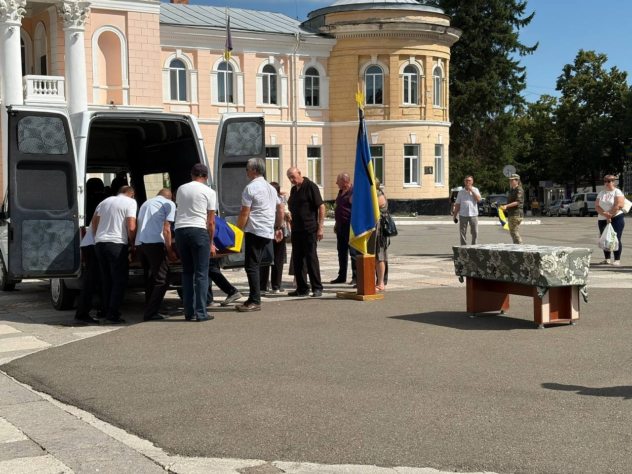 У Первомайську попрощалися із захисником України Олександром Дабіжею