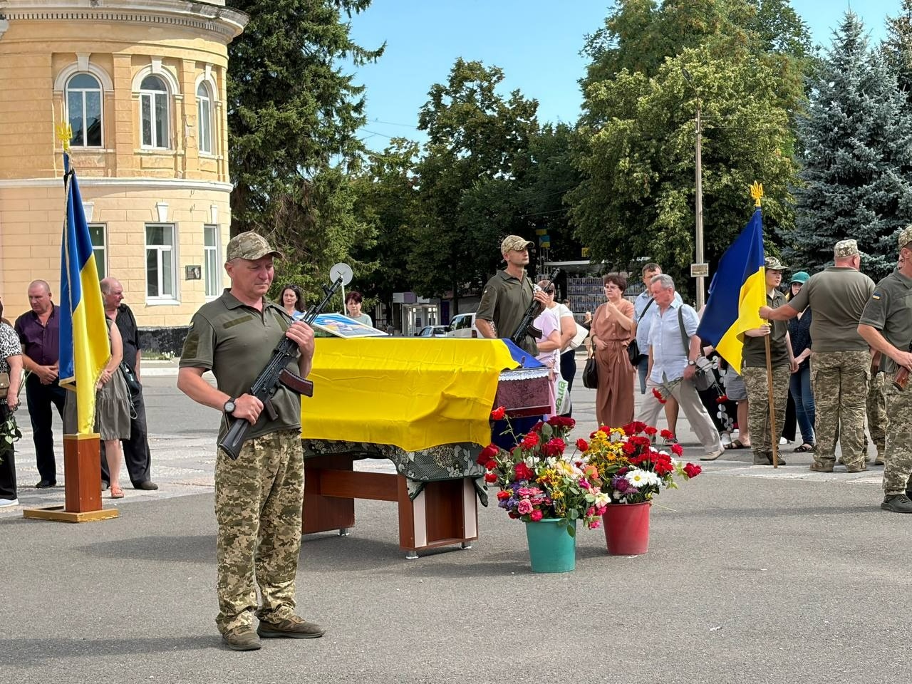 У Первомайську попрощалися із захисником України Олександром Дабіжею