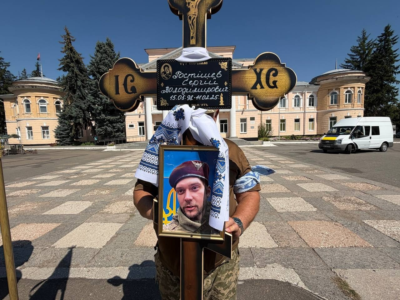 Первомайськ попрощався із захисником України Сергієм Гостішевим