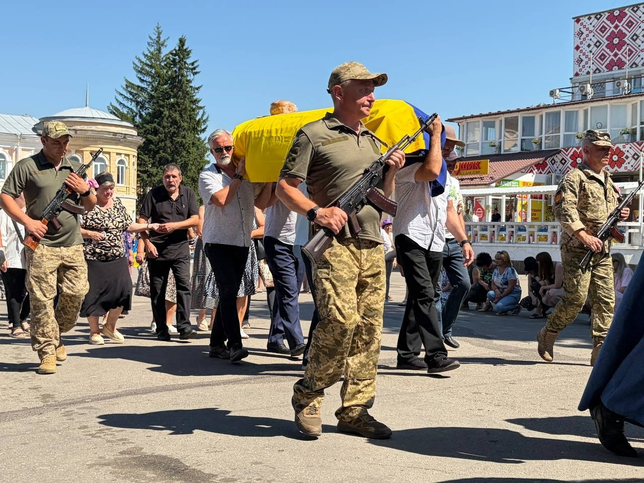 Первомайськ попрощався із захисником України Сергієм Гостішевим