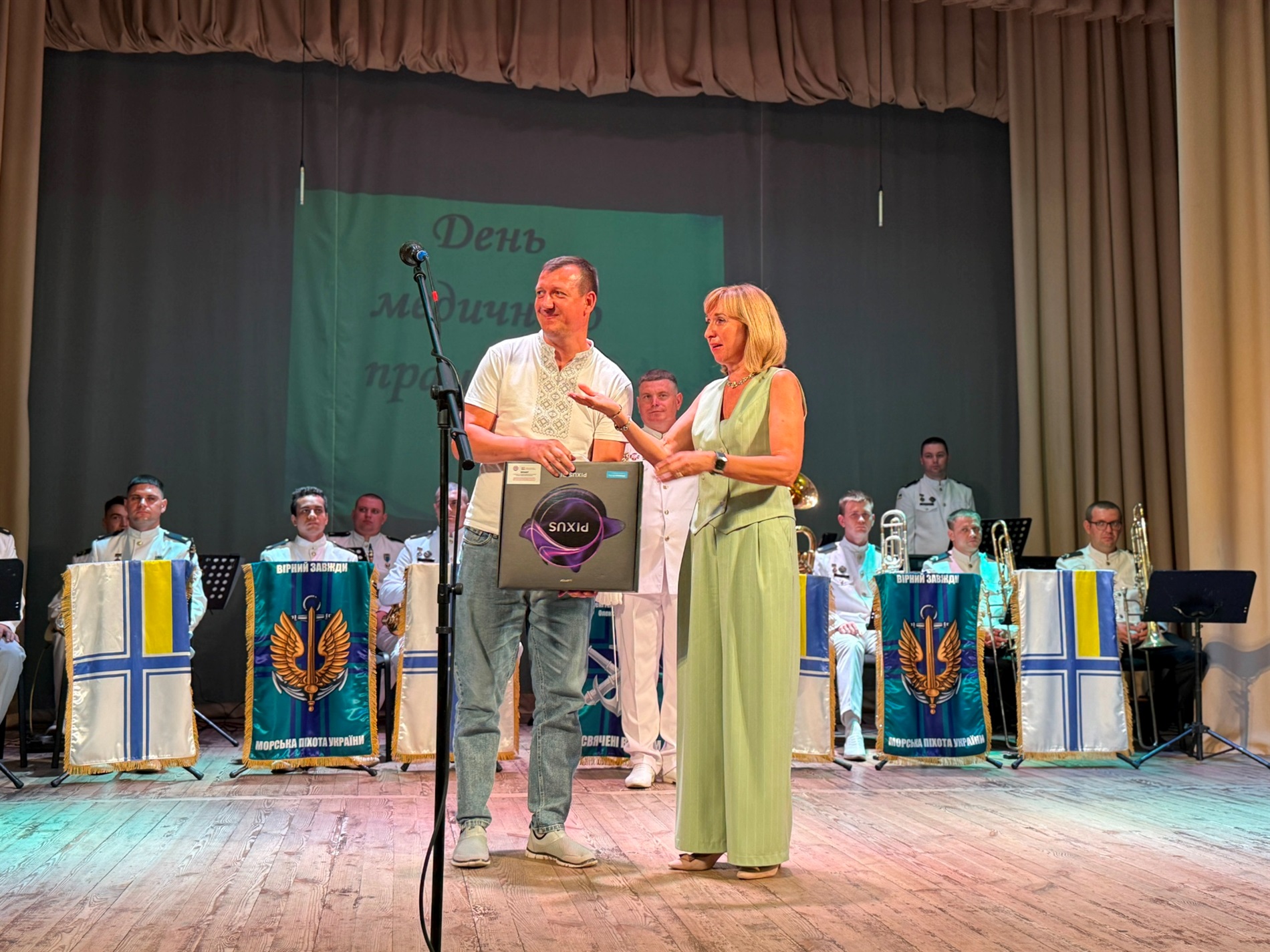 Концерт для медиків: на Первомайщину завітали військовий оркестр і творчі колективи Миколаєва