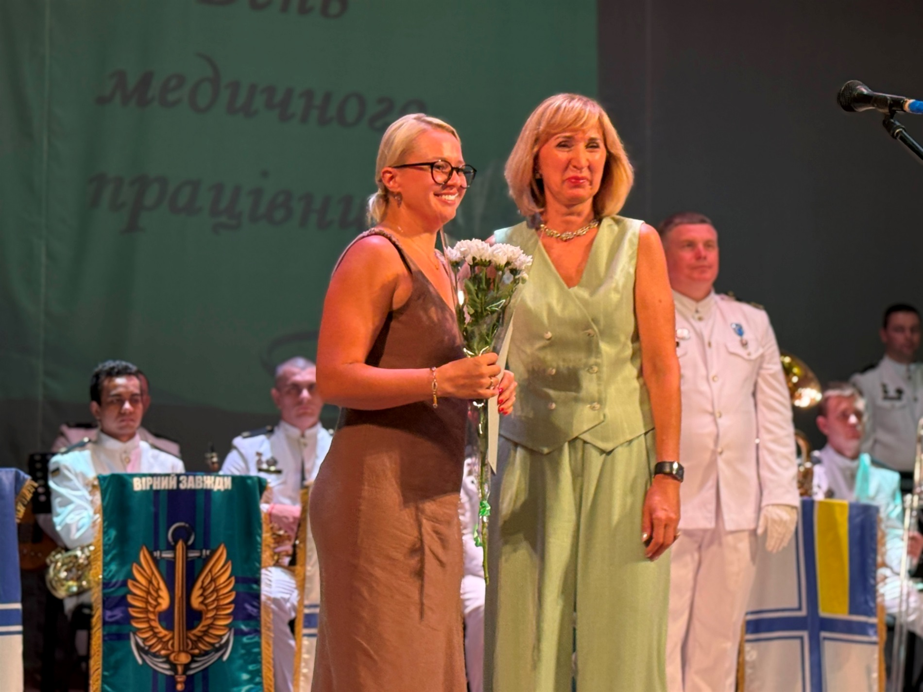 Концерт для медиків: на Первомайщину завітали військовий оркестр і творчі колективи Миколаєва