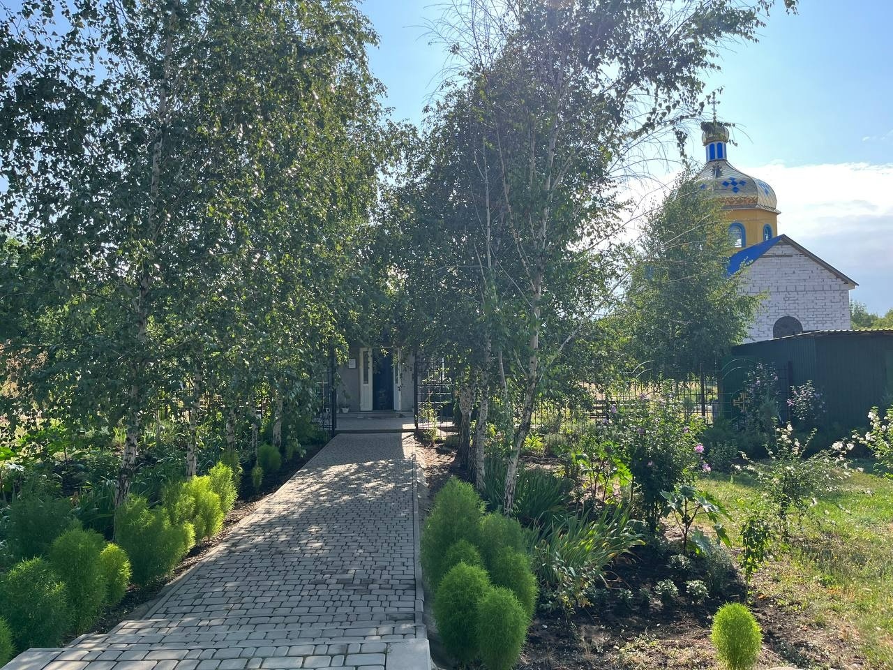 Громада храму ПЦУ у Первомайську передала 20 тисяч гривень на автівку для військових