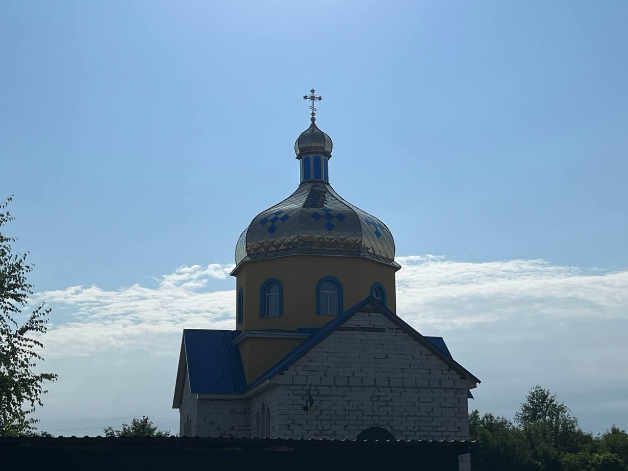 Громада храму ПЦУ у Первомайську передала 20 тисяч гривень на автівку для військових