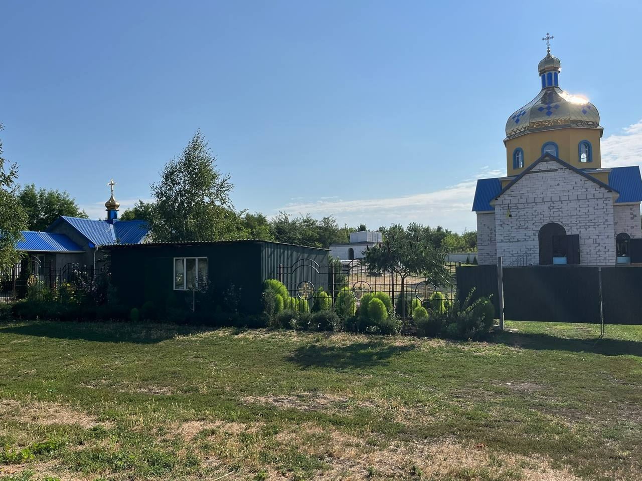 Громада храму ПЦУ у Первомайську передала 20 тисяч гривень на автівку для військових