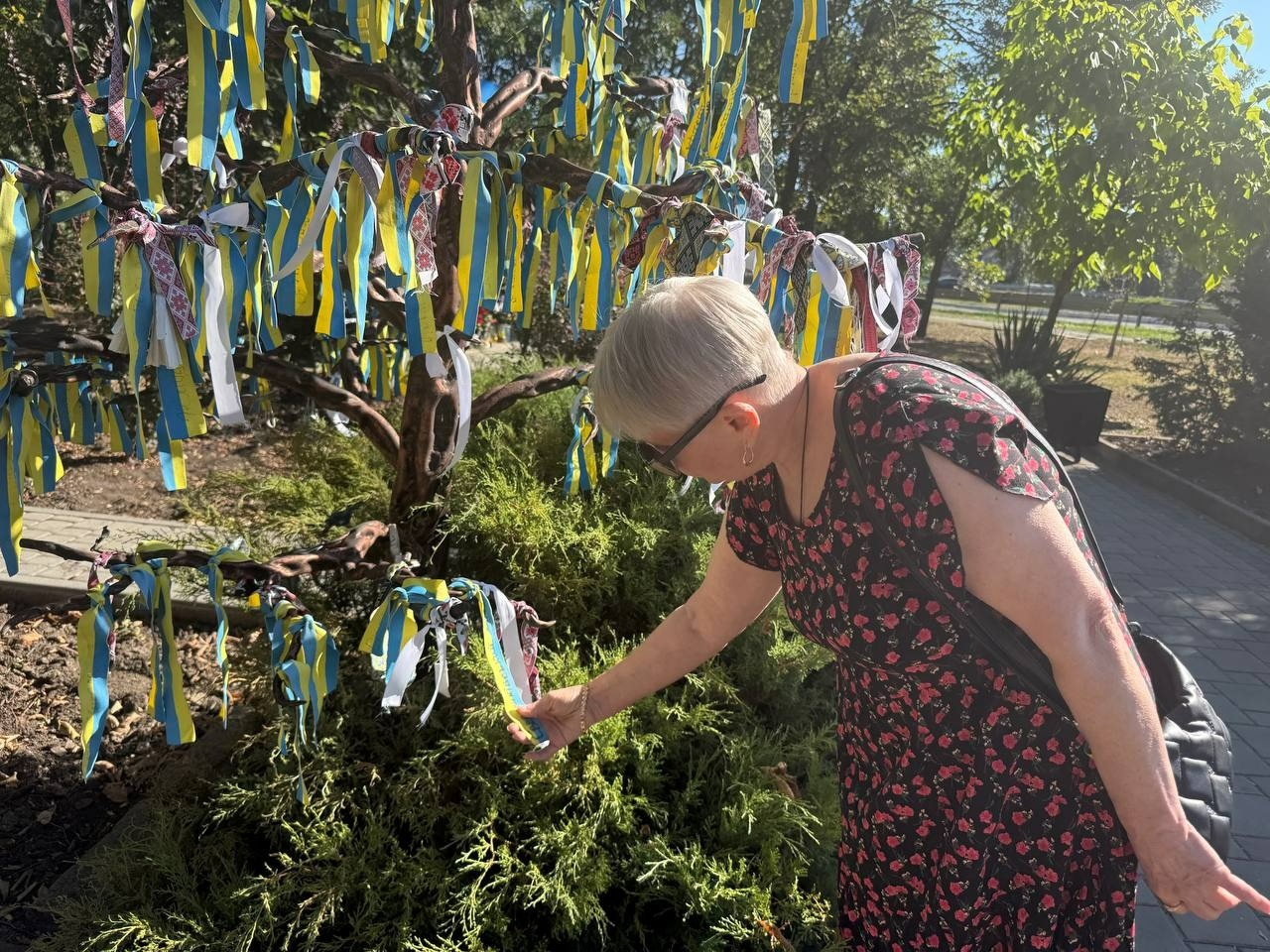 «Ми їх чекаємо живими»: у Первомайську пройшла мирна хода на підтримку полонених та безвісти зниклих