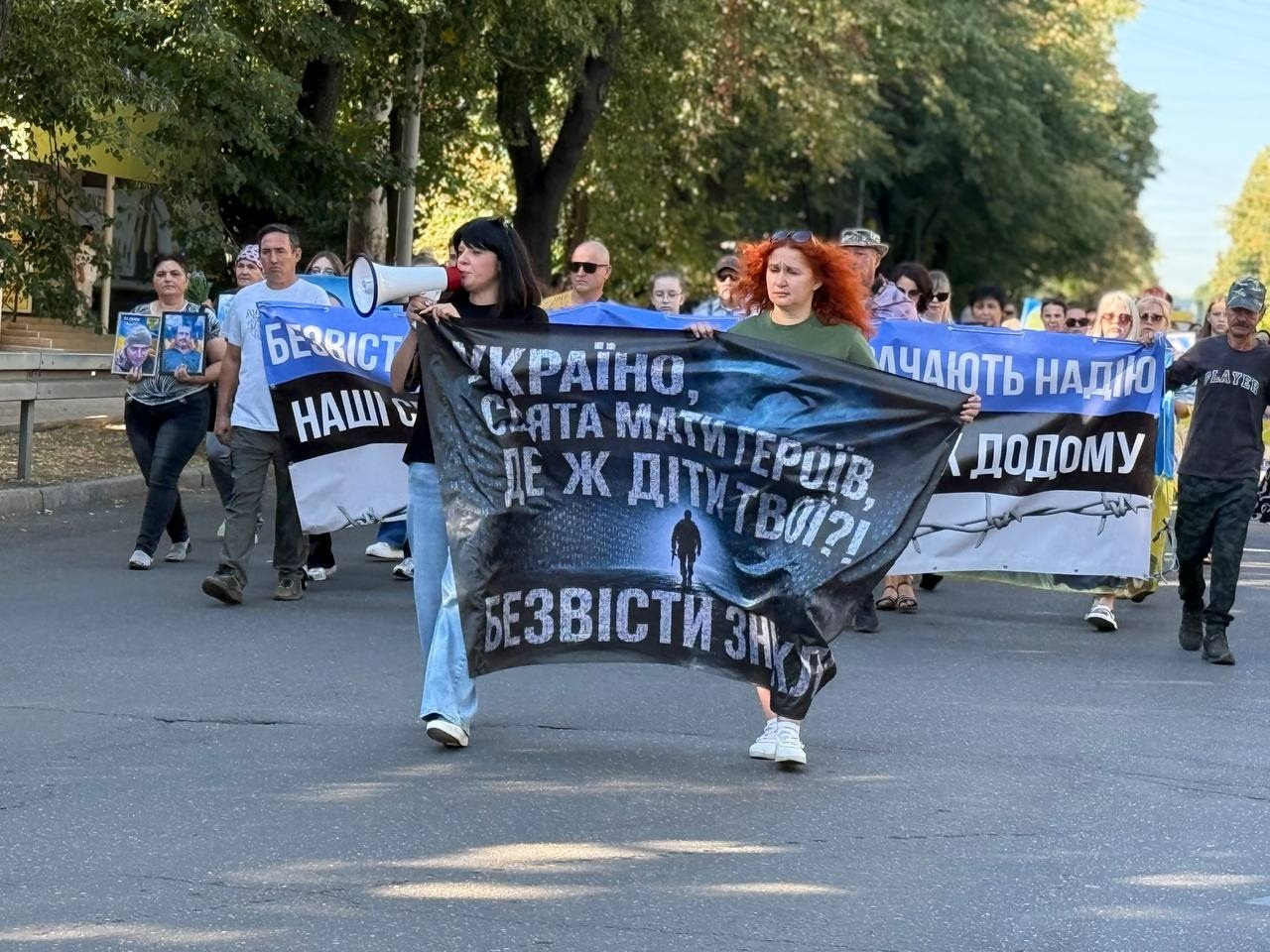 «Ми їх чекаємо живими»: у Первомайську пройшла мирна хода на підтримку полонених та безвісти зниклих