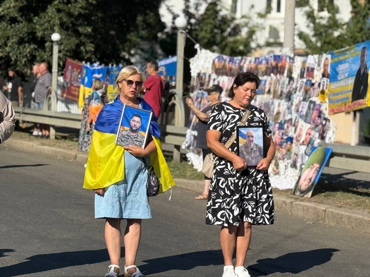 «Ми їх чекаємо живими»: у Первомайську пройшла мирна хода на підтримку полонених та безвісти зниклих
